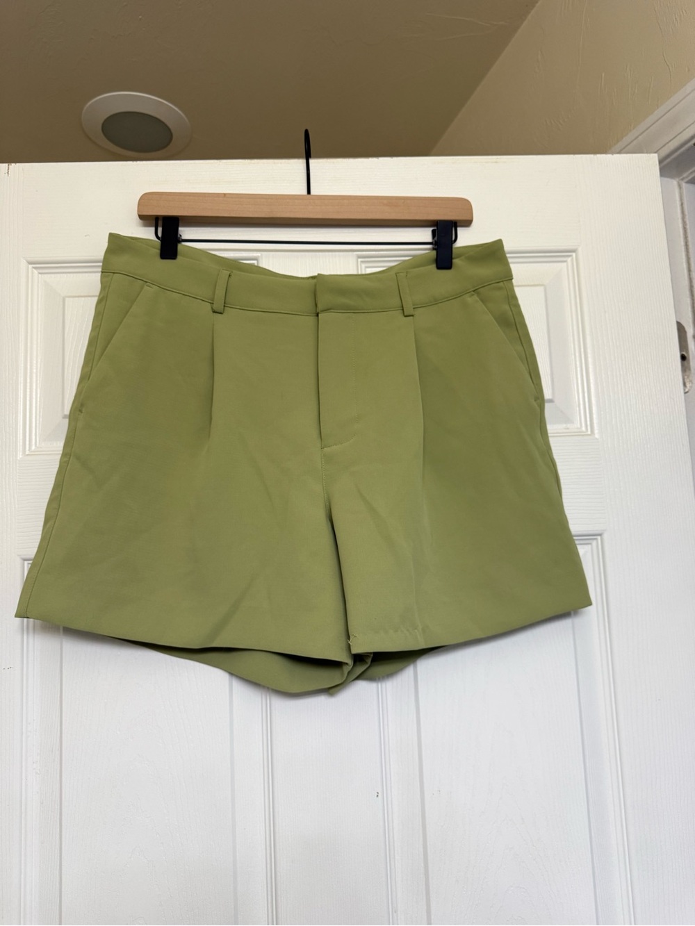 High-Waist Tailored Shorts in Olive